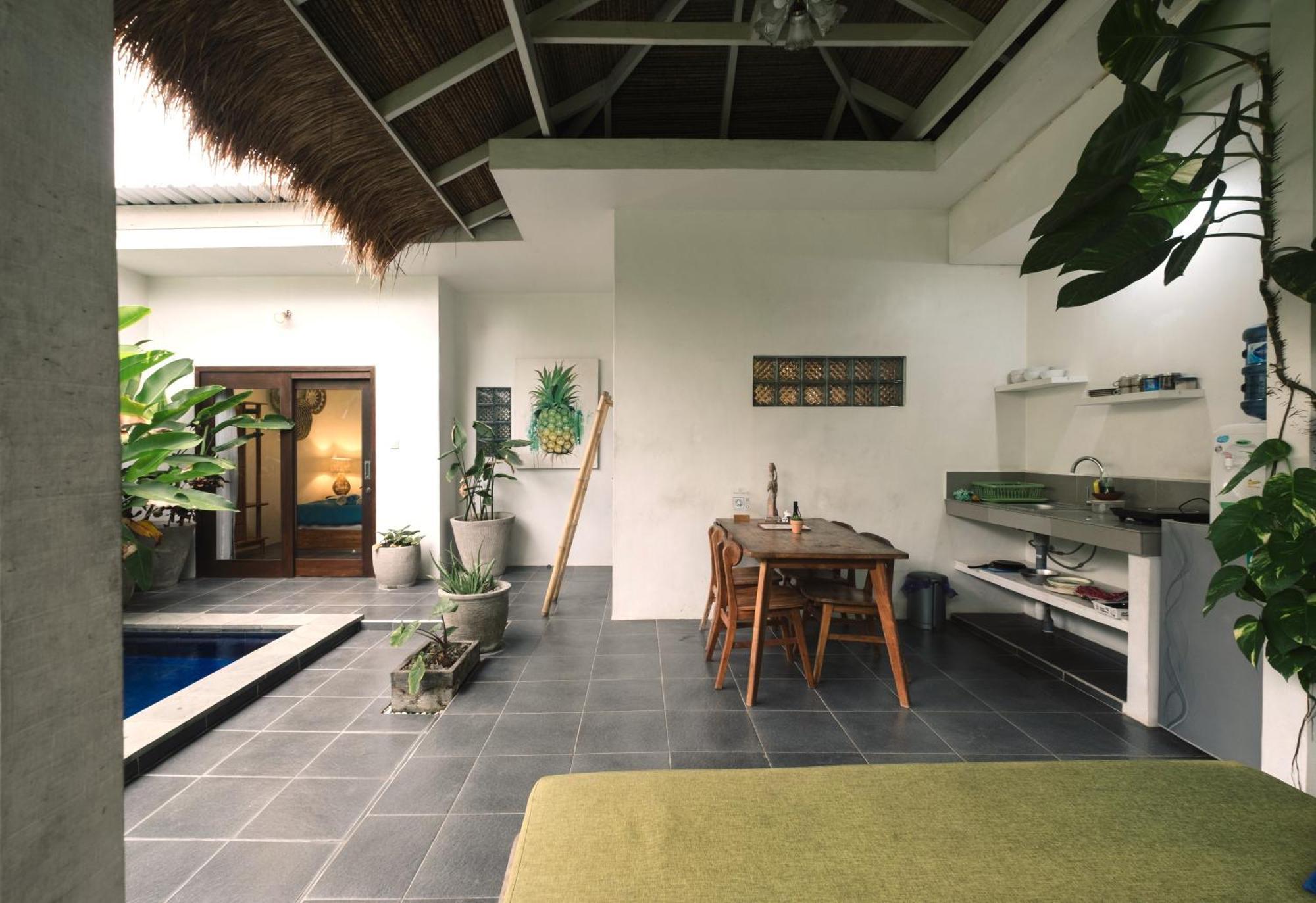 Mewali Villa'S Kuta  Экстерьер фото